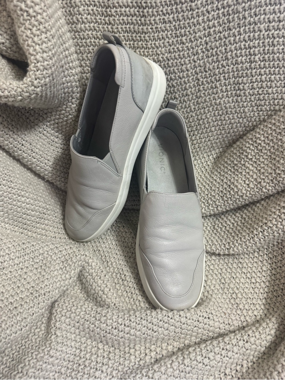 Vionic Slip-On‎ Flats in Light Gray